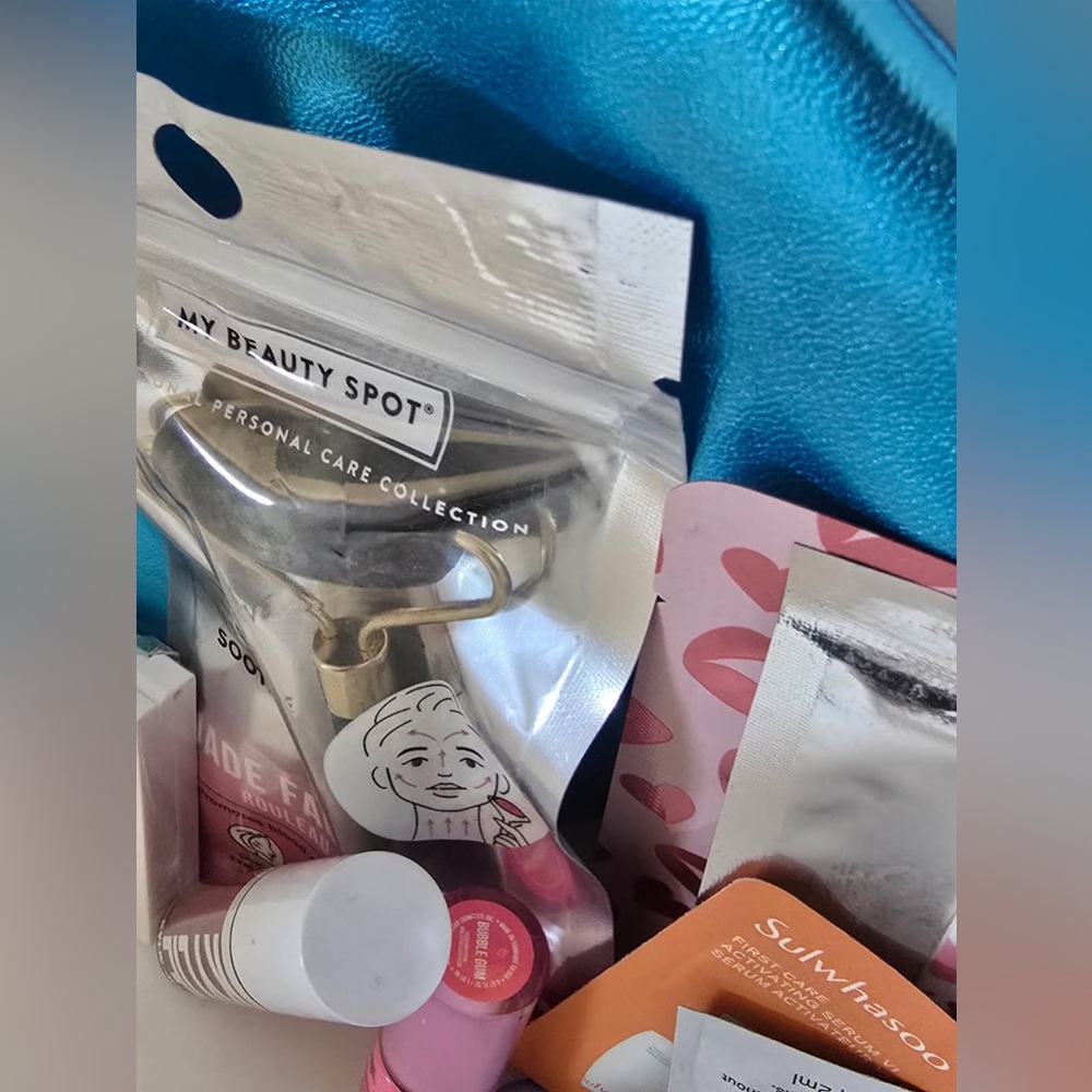 Mystery Beauty Bundle - Kylie, Jeffree Star, Lottie etc. - Picture 2 of 3